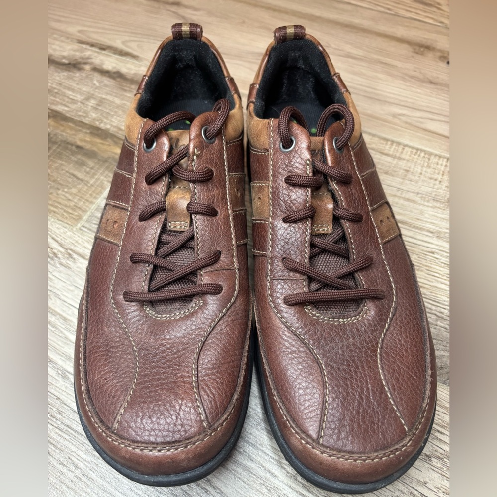 Clarks Men's Brown Leather Sneakers size 8 in good condition